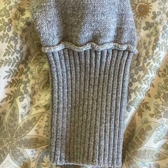 Eddie Bauer Light Taupe V-Neck Sweater - Picture 4 of 8